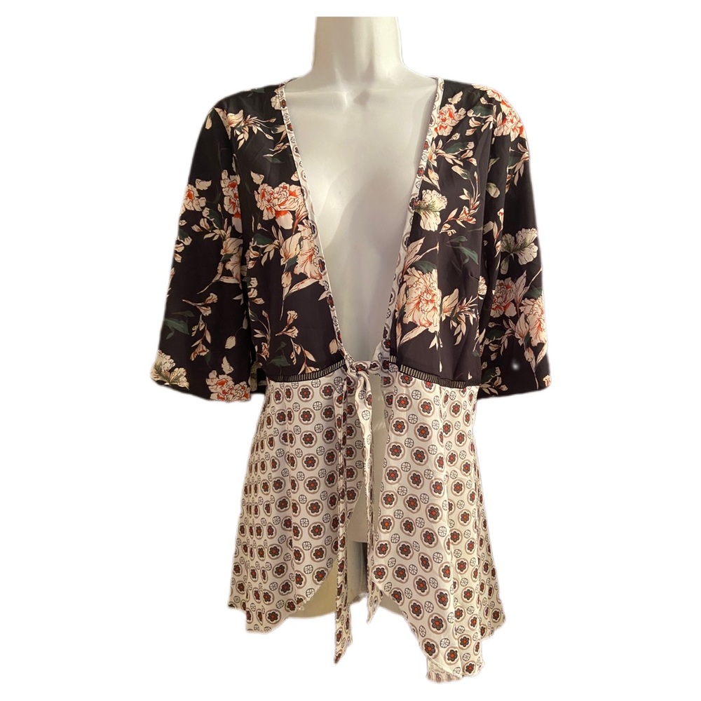 Super Cute Flutter Sleeve Tie-Front Kimono, Size XL
